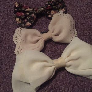 Hair Bows // Clip in bow accessories